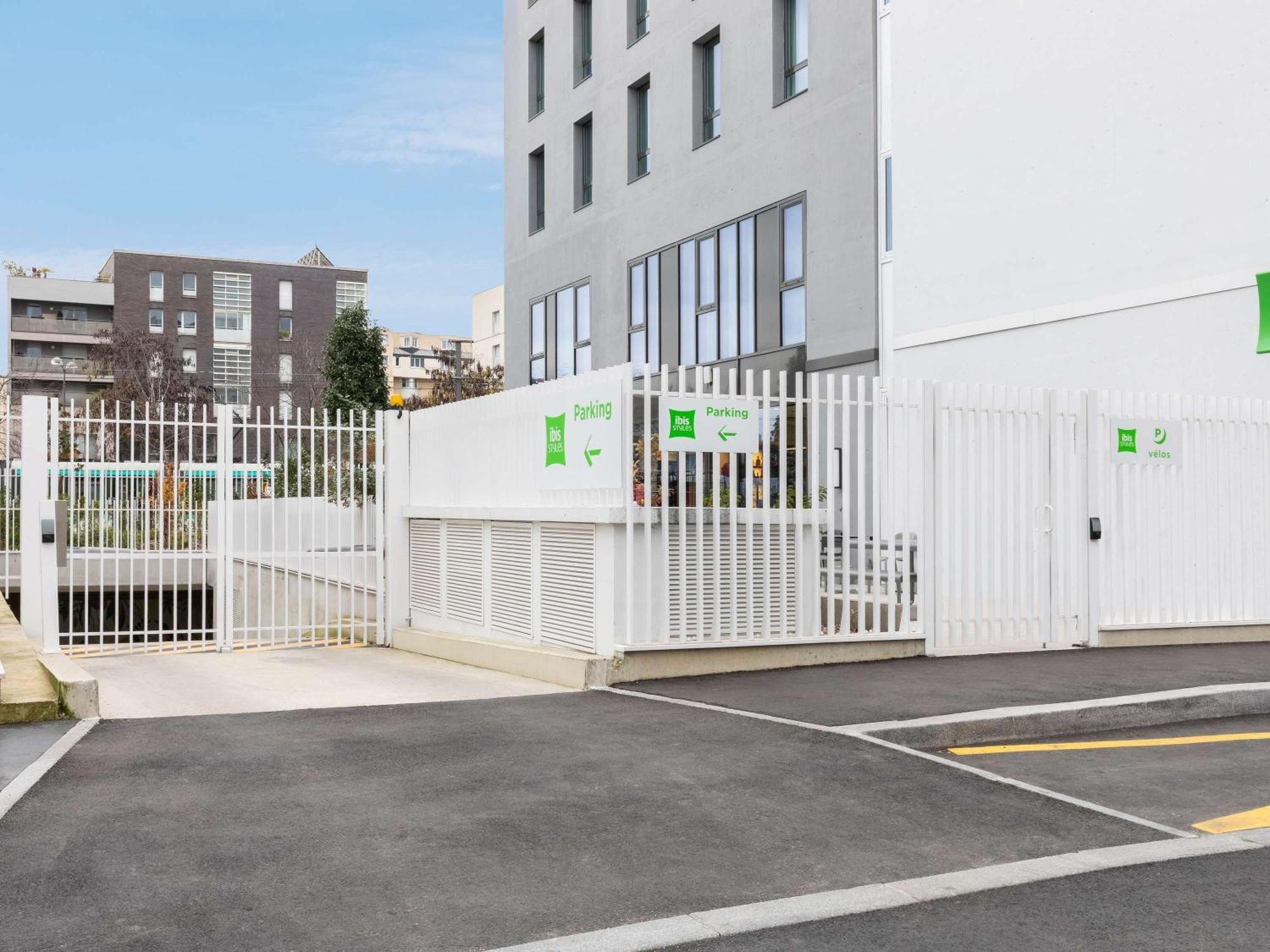 Hotel Ibis Styles Bezons Paris La Defense Exterior foto